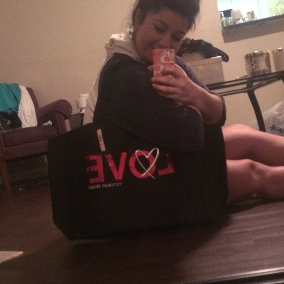 NWT huge VS tote ❤️ - Picture 3 of 8